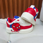 tenis de Spidey con juguete giratorio