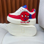 tenis de Spidey con juguete giratorio