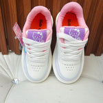"Tenis Hello Kitty con juguete giratorio